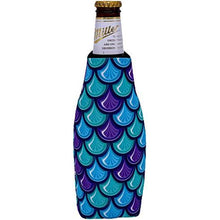 Load image into Gallery viewer, Fish Scale Pattern Beer Bottle Coolie
