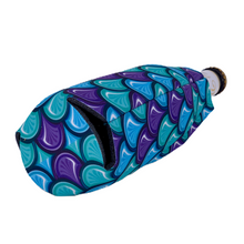 Load image into Gallery viewer, Fish Scale Pattern Beer Bottle Coolie
